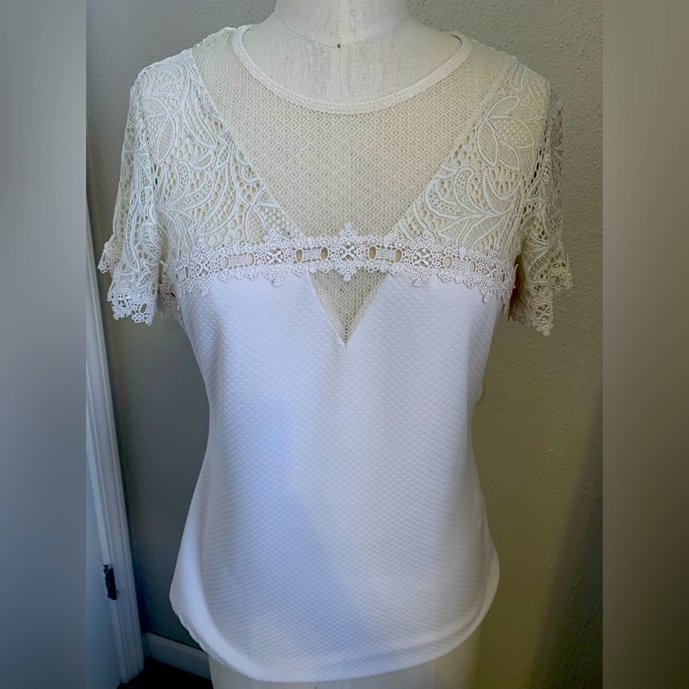 H&M cream lace top. Size Medium